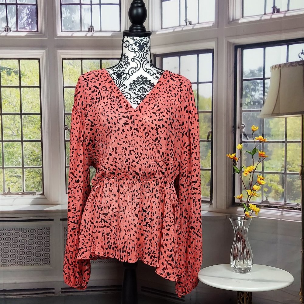 MONROE & MAIN ASYMMETRIC CORAL & BLACK RIBBED BLOUSE